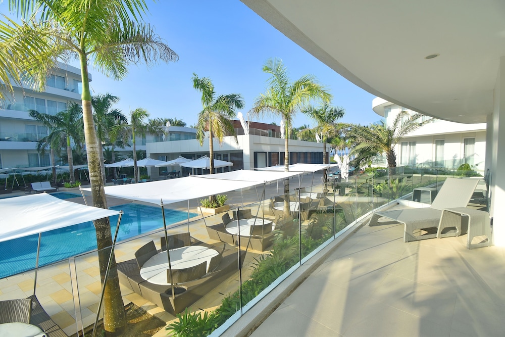 Premier Suite (Two Bedroom Pool View) - Photo 6