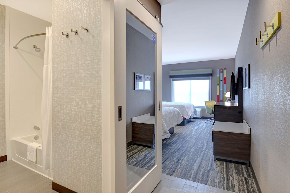 Room, 2 Queen Beds, Accessible, Non Smoking (Hearing Accessible) - Photo 3