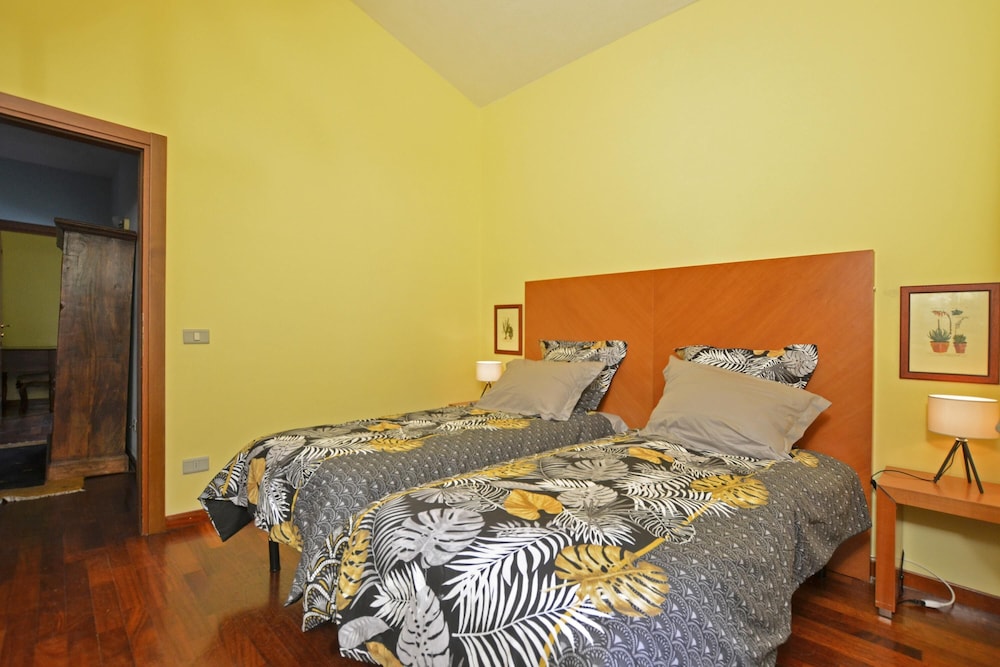 Standard House, Multiple Bedrooms, 2 Bathrooms (Certosa 7) photo 3