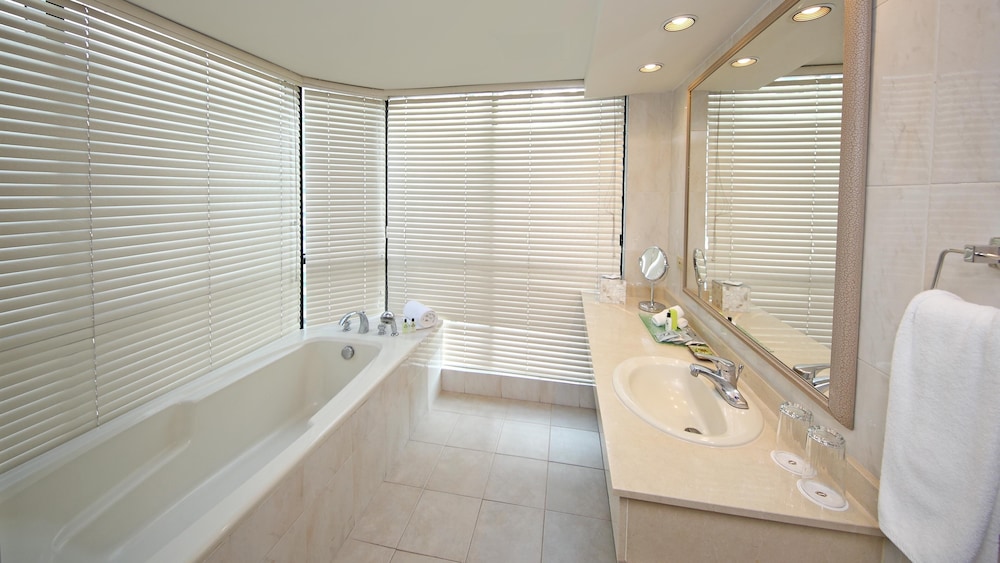 Suite - Photo 5