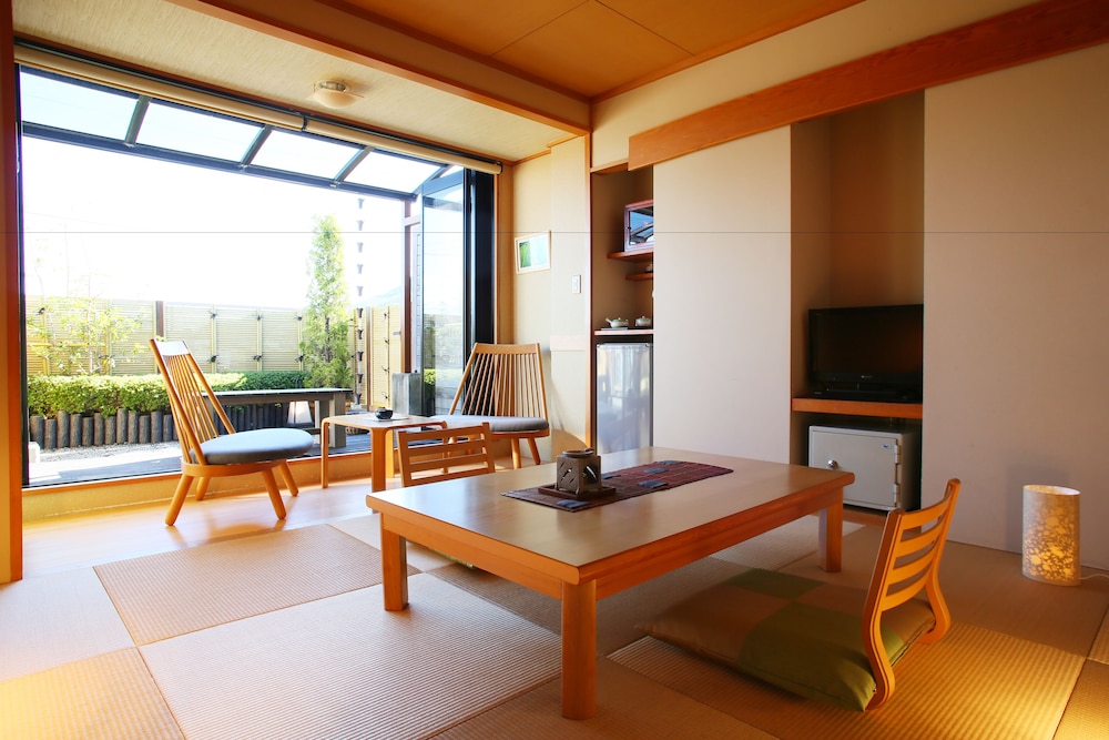 Japanese Style Room, Up To 6 People
