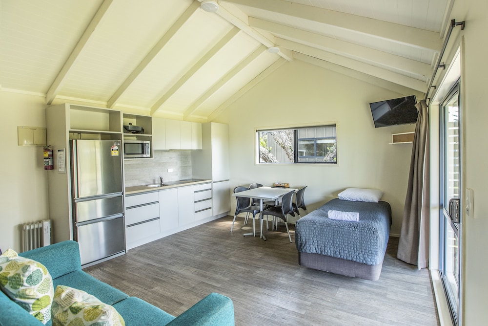 One Bedroom Self-Contained Cabin
