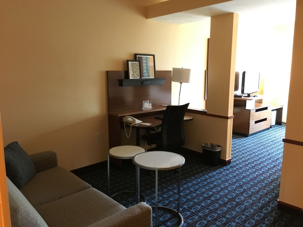 Suite, 1 Bedroom (Mobility/Hearing Accessible, Tub) - Photo 3