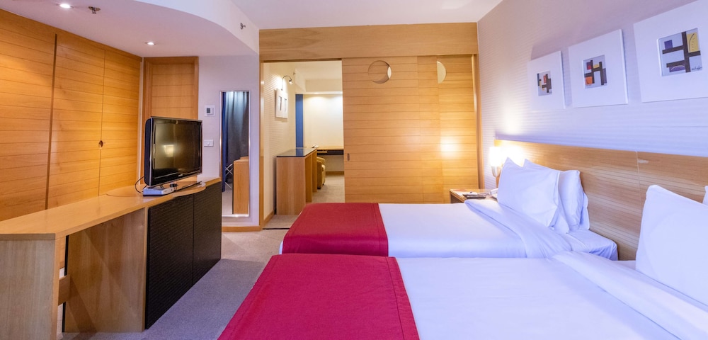 Deluxe Room, 2 Twin Beds - Photo 9