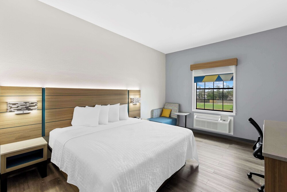 Room, 1 King Bed, Accessible - Photo 1