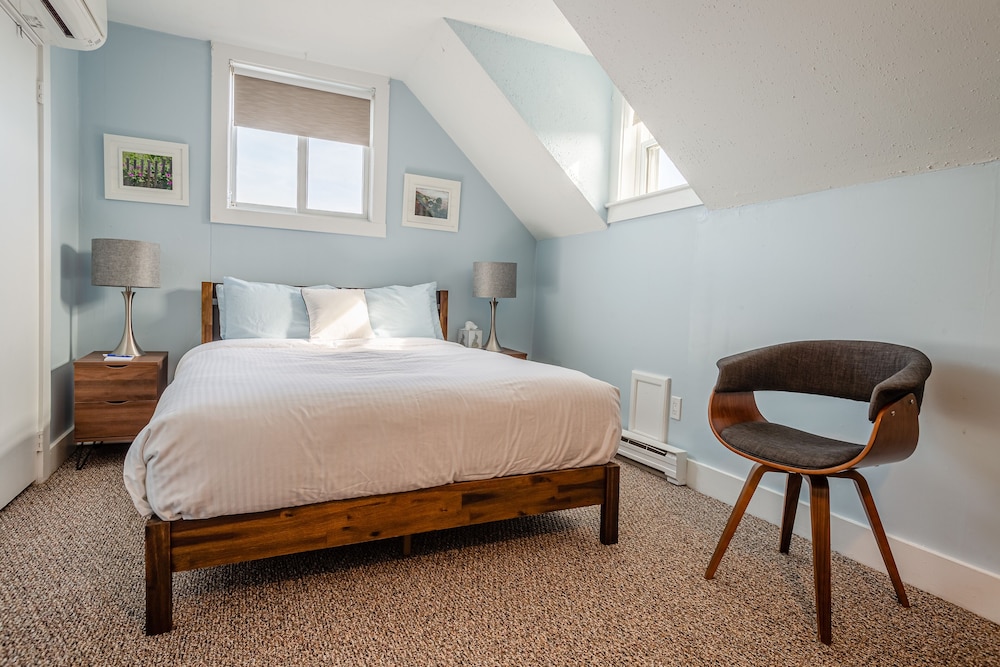 Clark Room, 1 Queen Bed, Shared Bathroom (at The Guest House)