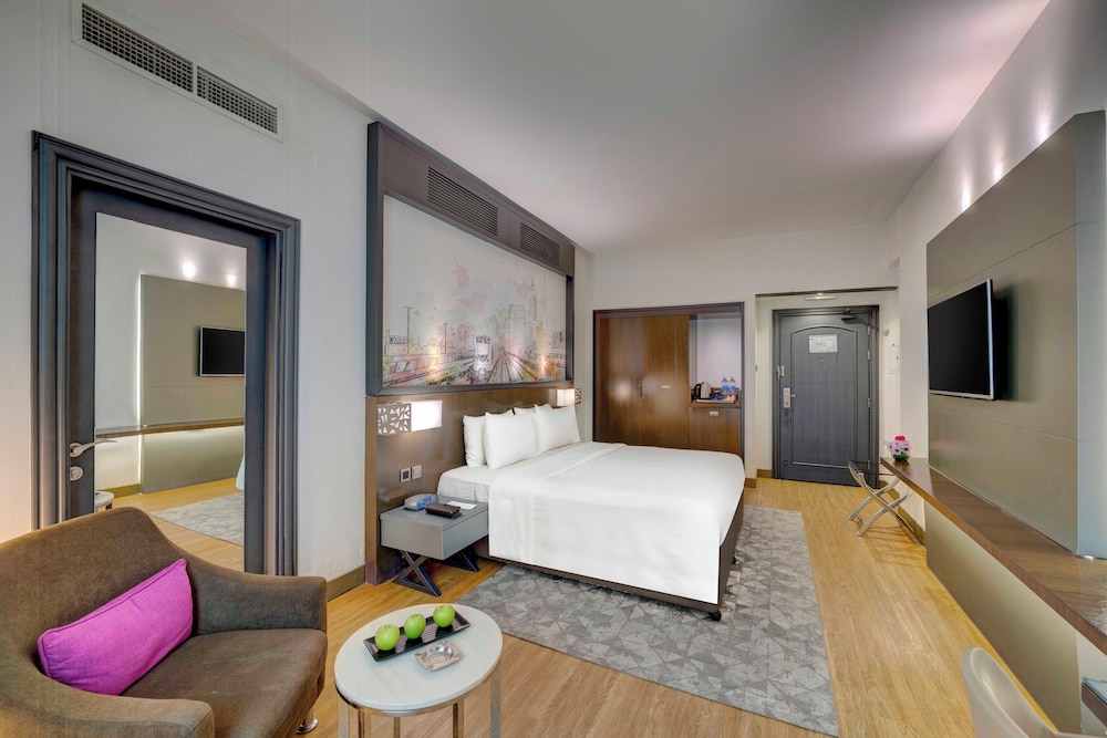 Executive Room, 1 King Bed, Non Smoking photo 3