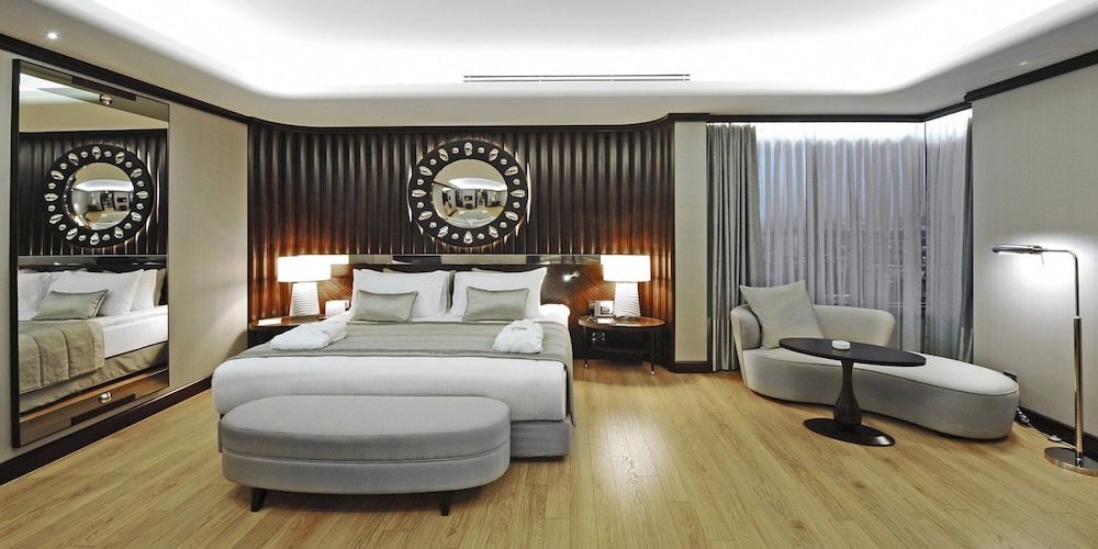 Suite, 1 Bedroom, City View - Photo 2