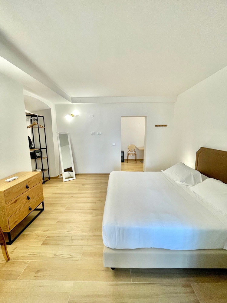 Junior Room, Multiple Beds, Private Bathroom photo 2