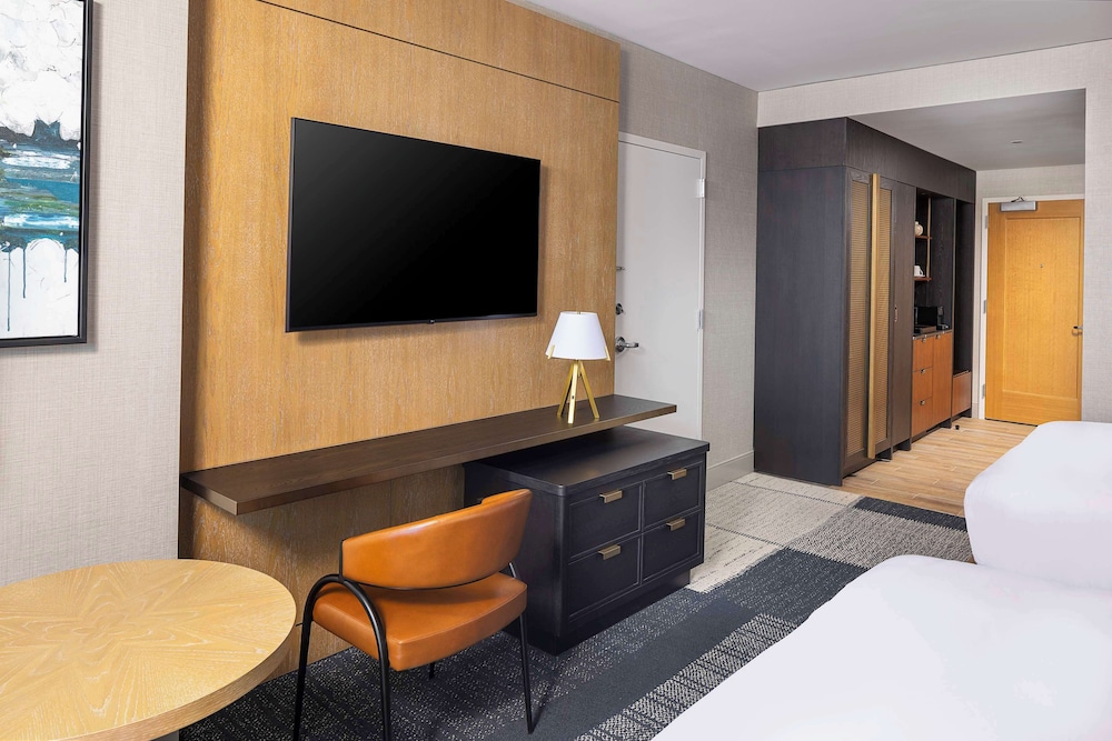 Room, 2 Queen Beds, Accessible, Bathtub (Skyline, Stadium View) - Photo 1