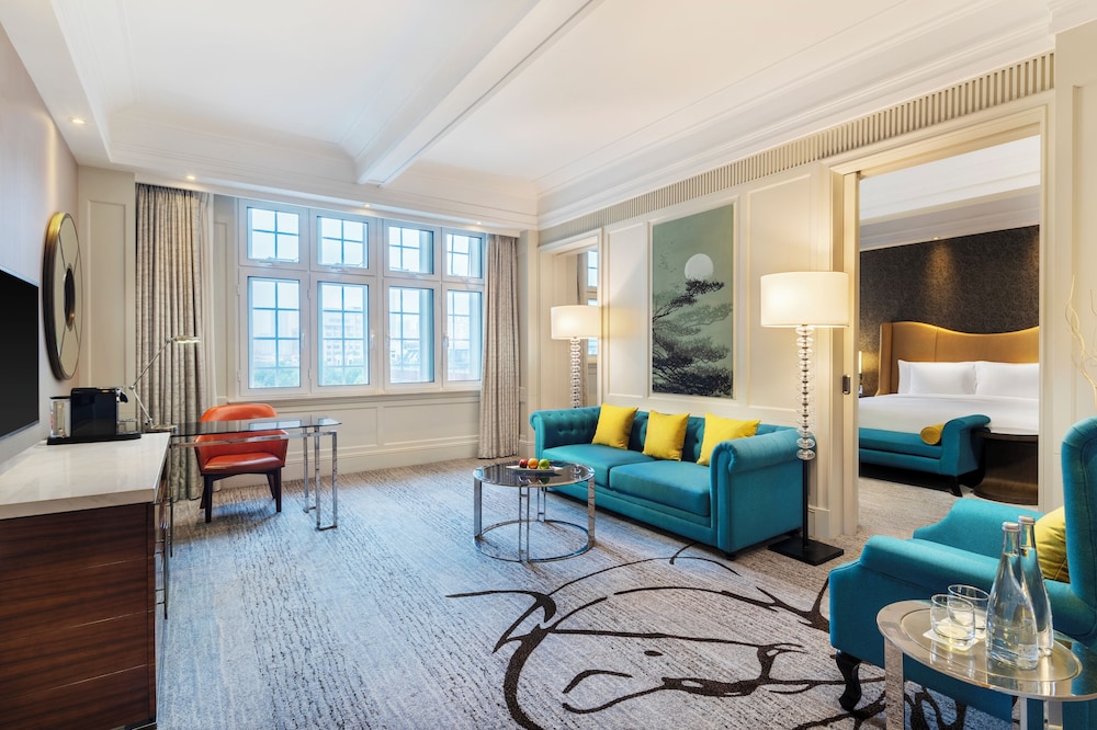 Deluxe Suite - Cathay Building