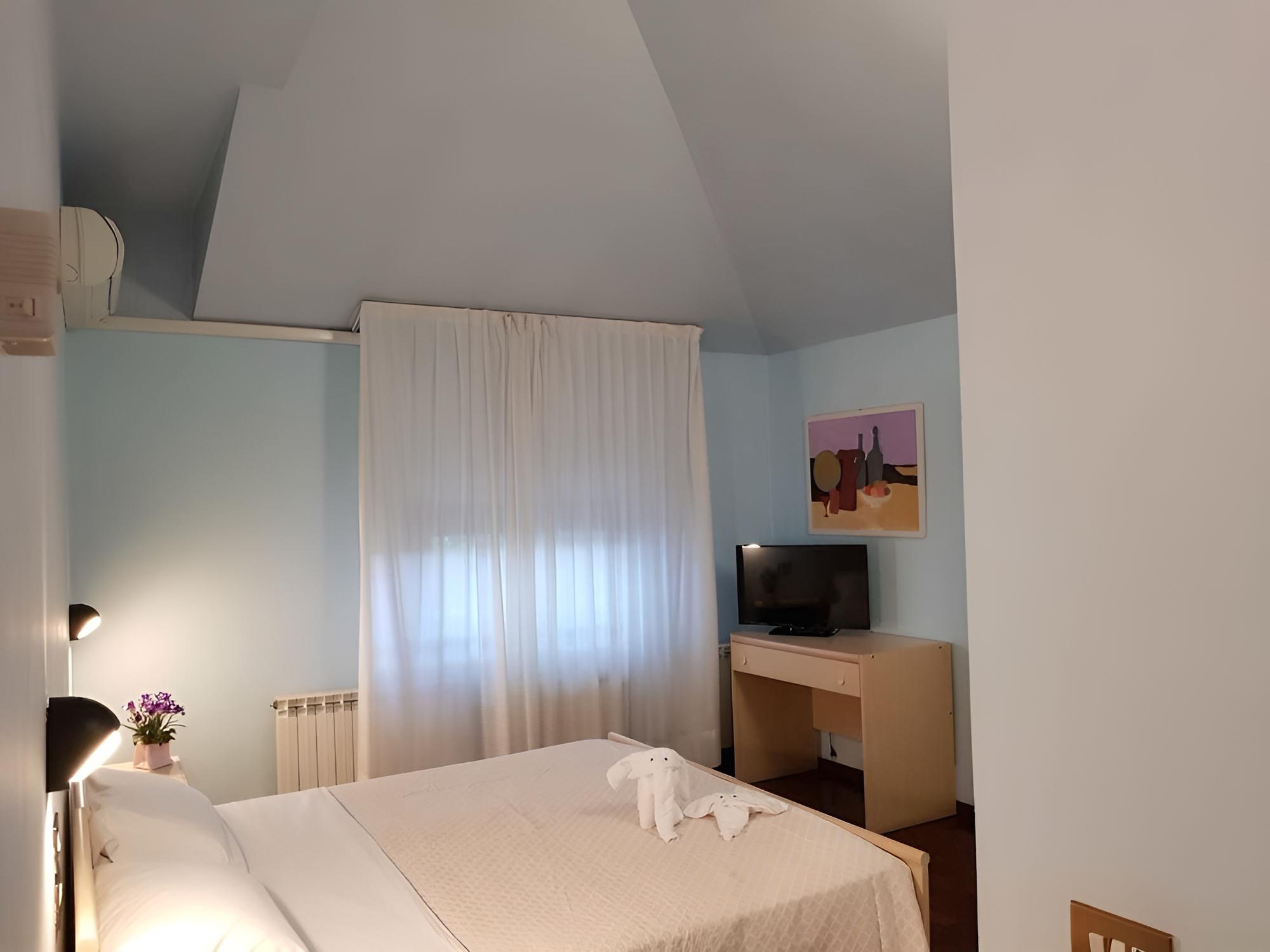 Basic Double or Twin Room, Accessible, Non Smoking photo 1