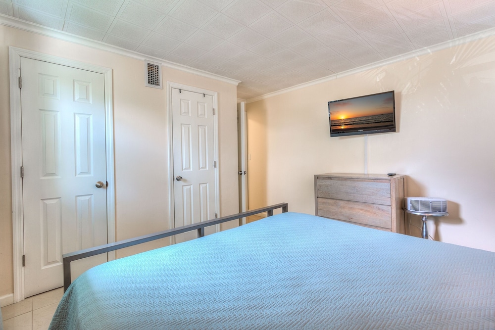 Condo, 2 Bedrooms photo 2