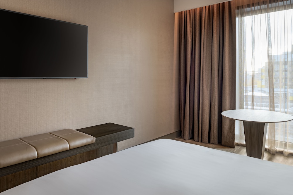 Standard Room, 1 Queen Bed photo 3