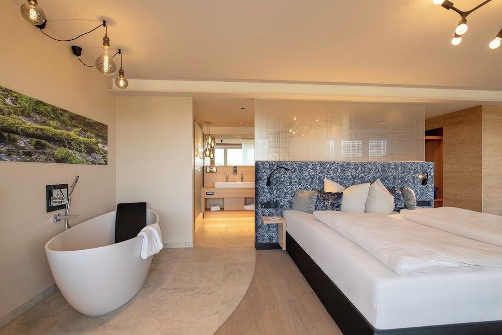Deluxe Double Room, Balcony, Garden View photo 3