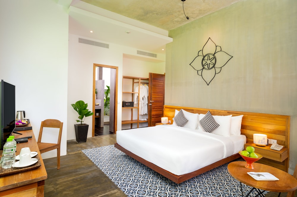 Premier Double Room with Pool Access photo 3