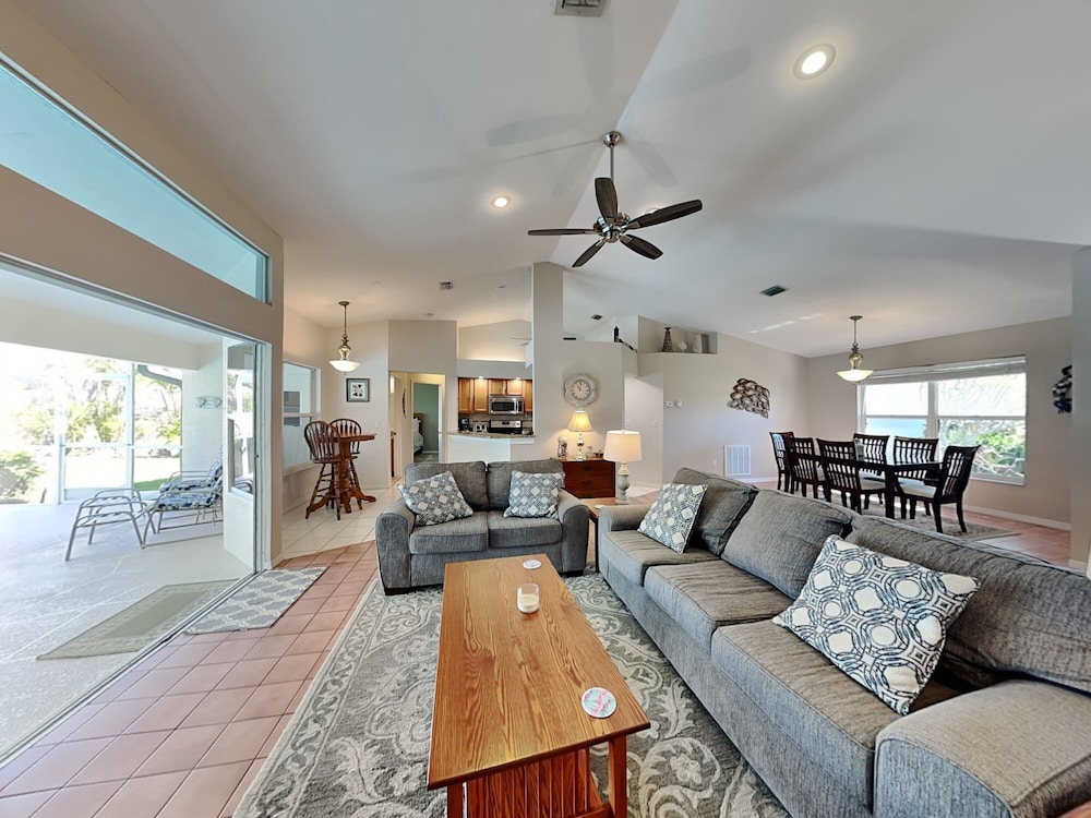 House, Multiple Beds, Pool Access, Pool View