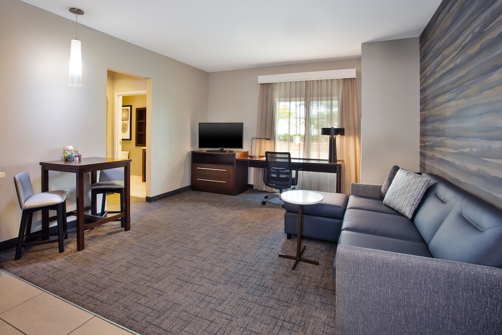 Suite, 1 Bedroom (Mobility/Hearing Accessible, Tub) photo 2