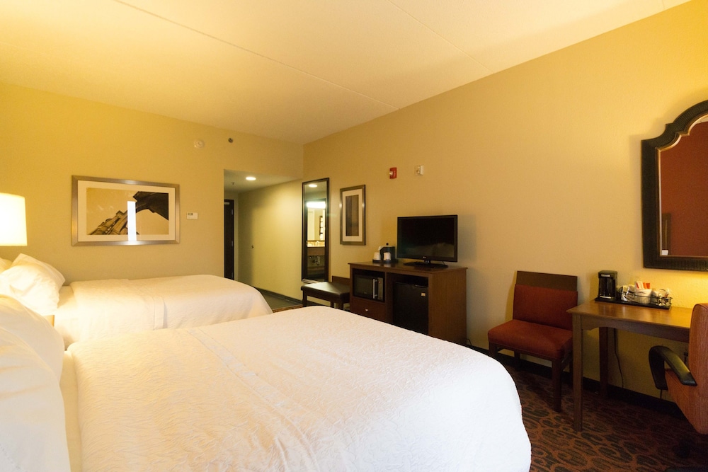 Room, 2 Queen Beds, Accessible, Non Smoking (Roll-in Shower) - Photo 2