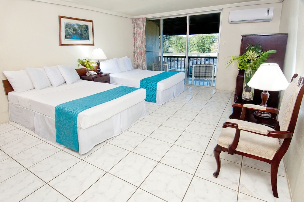 Standard Room, 2 Double Beds, Pool View photo 1