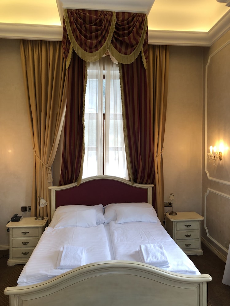 Luxury Suite, Garden View