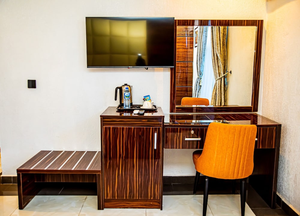 Elite Suite, 1 King Bed photo 3