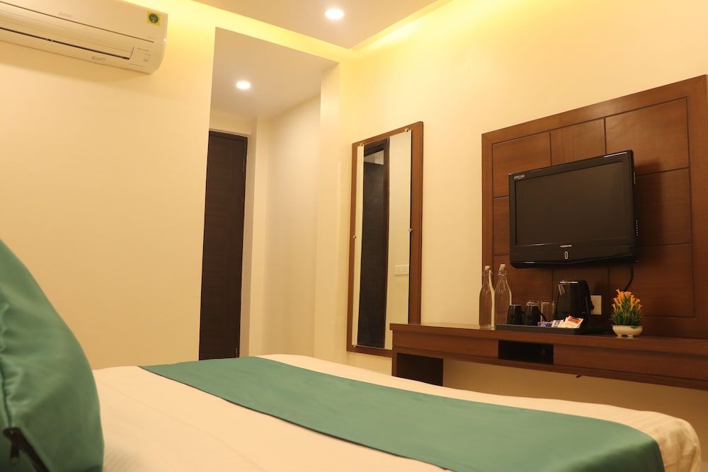 Executive Queen Room - Photo 8