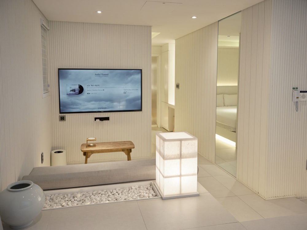 Main Double Timber Spa Room (Randomly selected) - Photo 4