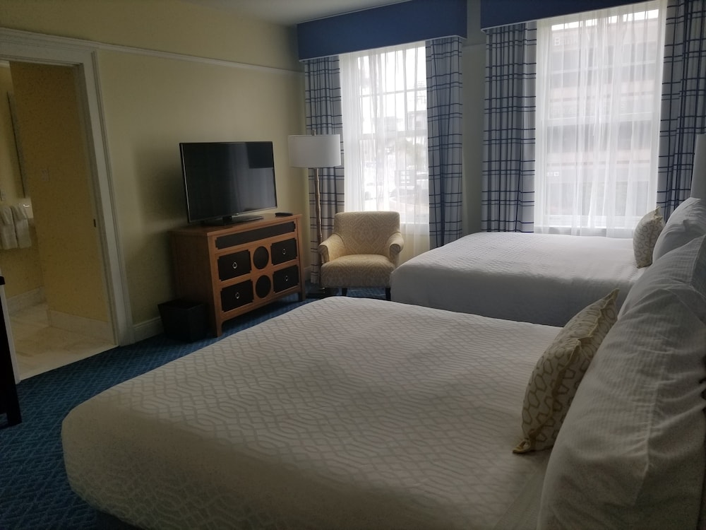 Standard Room, 2 Queen Beds - Photo 2