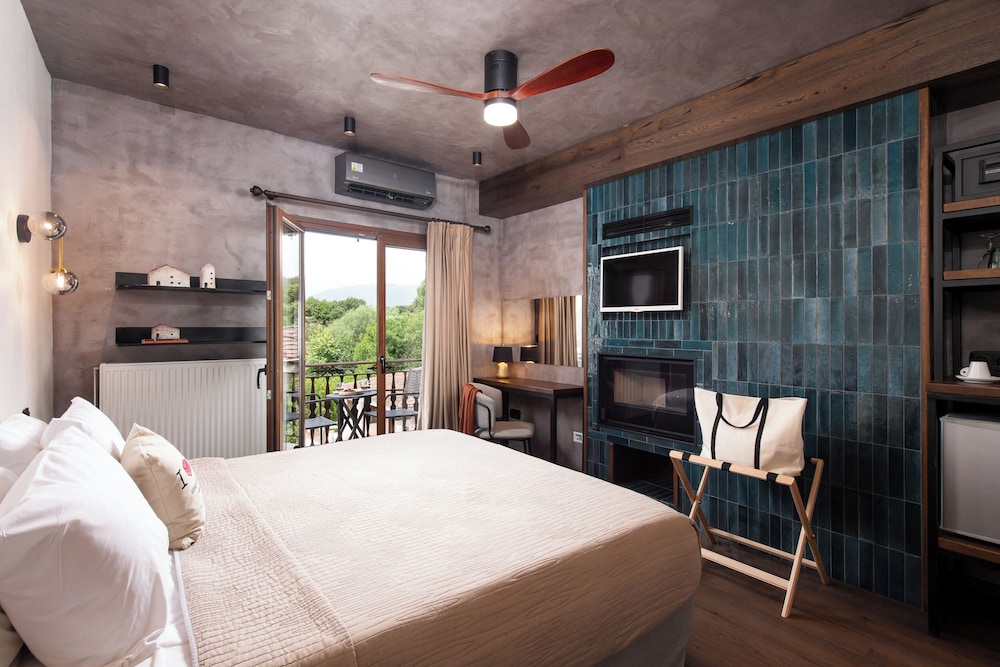 The Sauna Suite with Fireplace & Steam Shower photo 3