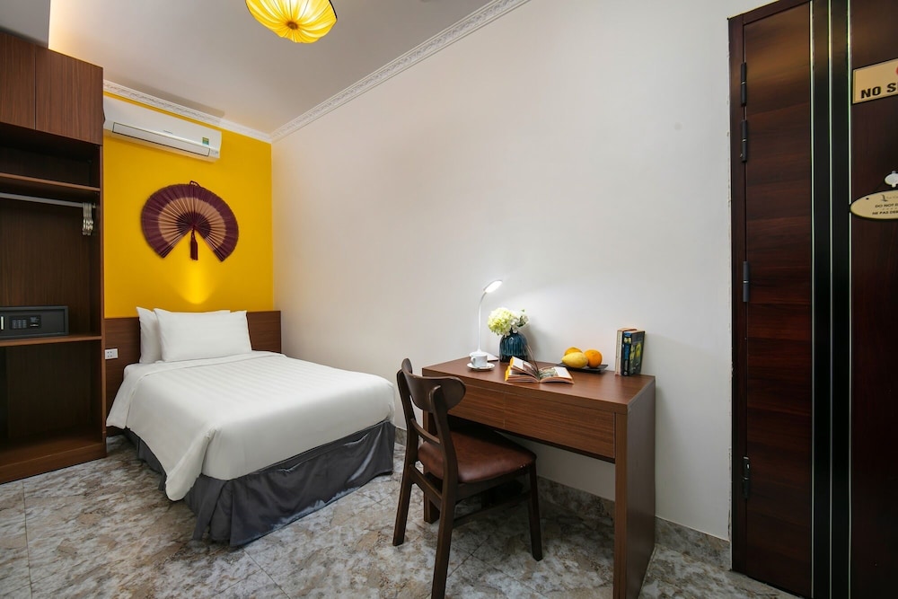 Standard Single Room (Internal Window)