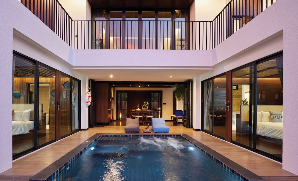 Villa - Photo 1