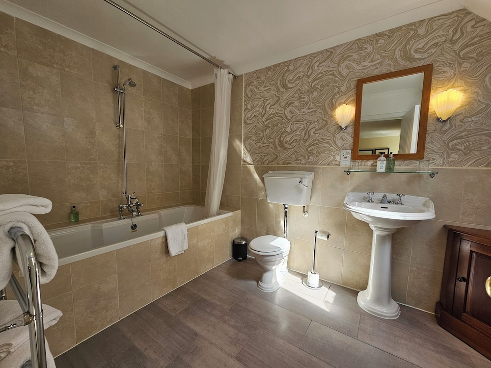 Comfy King Room - Photo 2