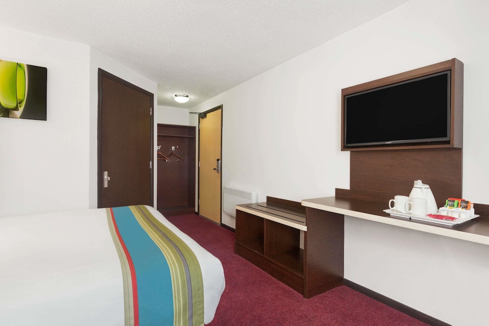 Room, 1 Double Bed, Accessible - Photo 7