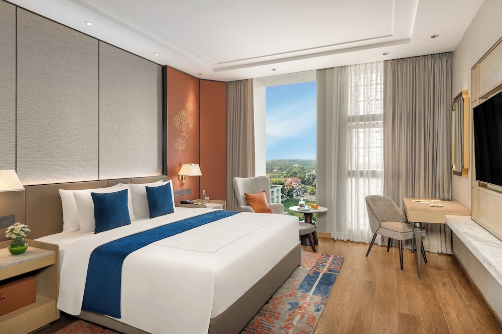 Deluxe Room, 1 King Bed, City View