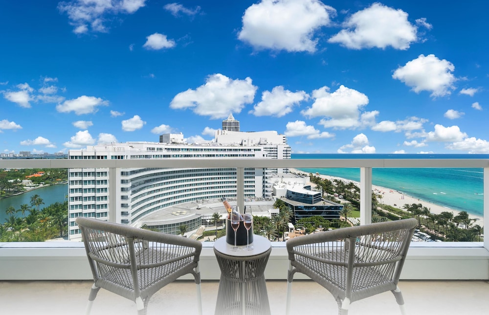 Junior Suite, 1 King Bed with Sofa bed, Balcony, Resort View