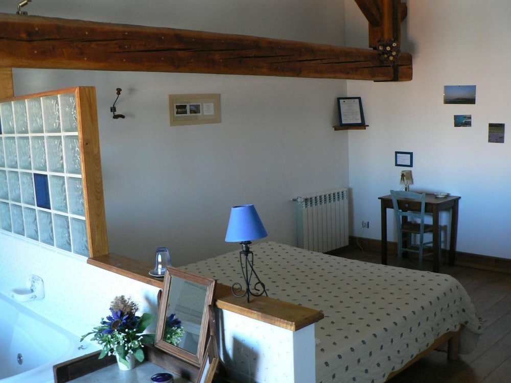 Double Room, 1 King Bed photo 2