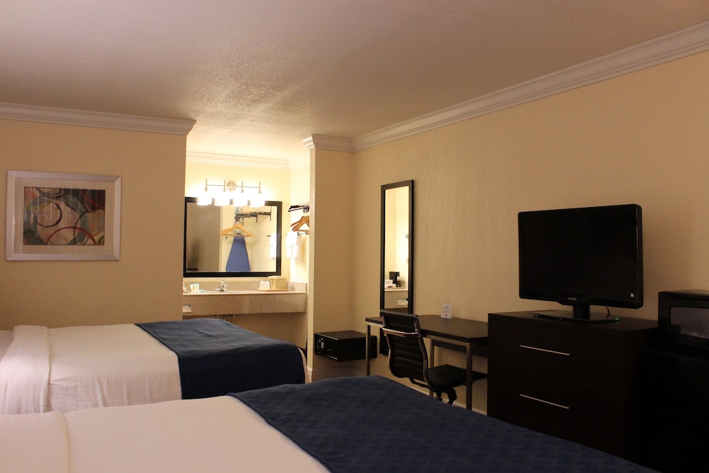 Premium Double Room, 2 Double Beds - Photo 5