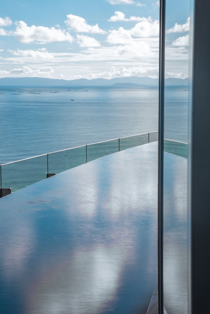 Suite, 2 Bedrooms, Balcony, Ocean View photo 3