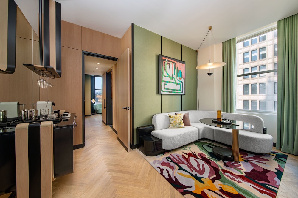 Suite, 1 King Bed, Park View, Corner