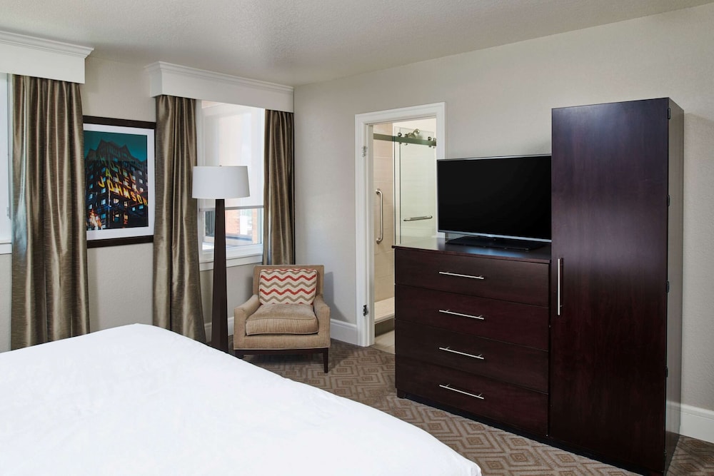 Room, 1 Double Bed (Roll-In Shower) photo 1