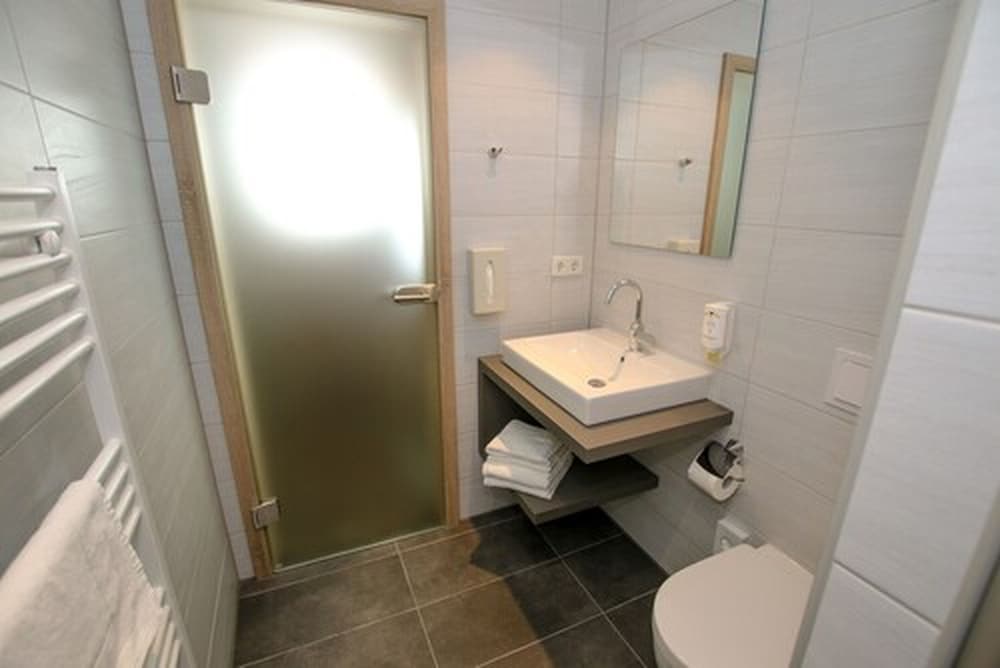 Comfort Double Room Single Use, 1 Queen Bed, Garden Area photo 2