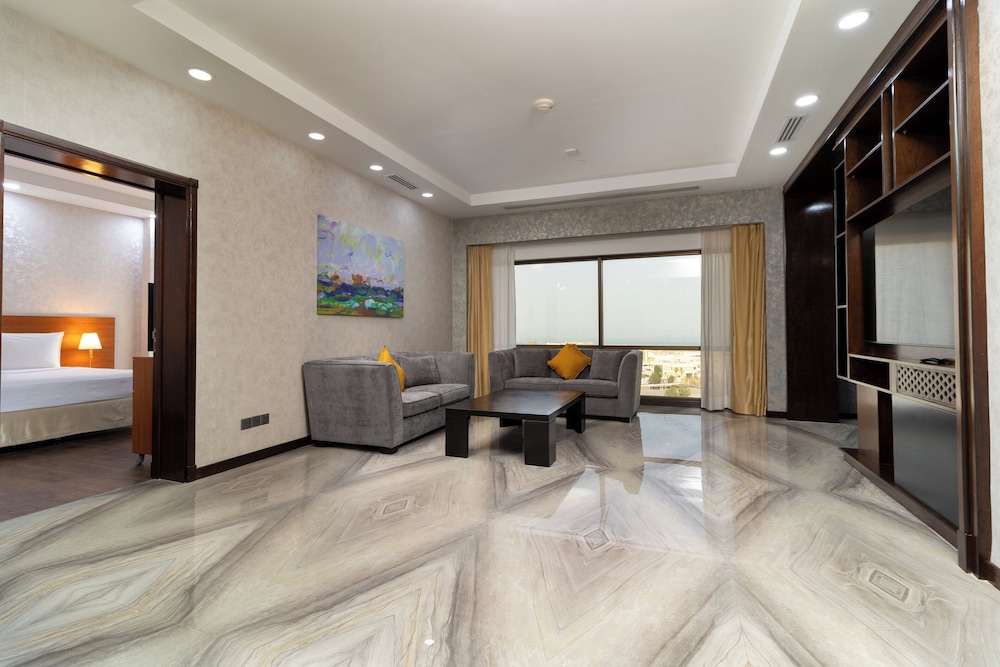 Suite, 3 Bedrooms, Club Lounge Access, Sea View (Dining)