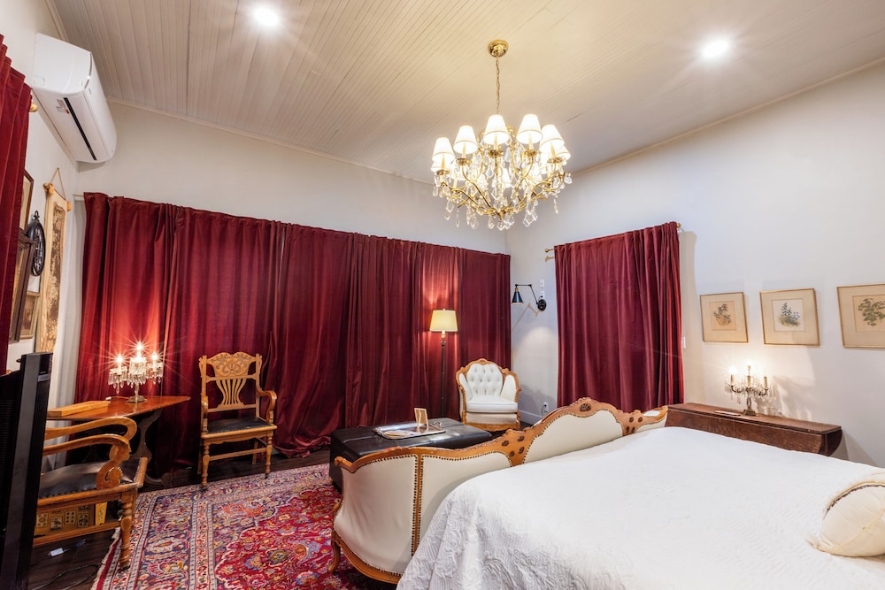 Honeymoon Suite photo 3