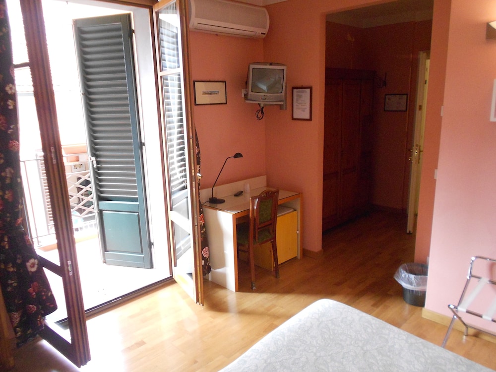 Double Room - Photo 14