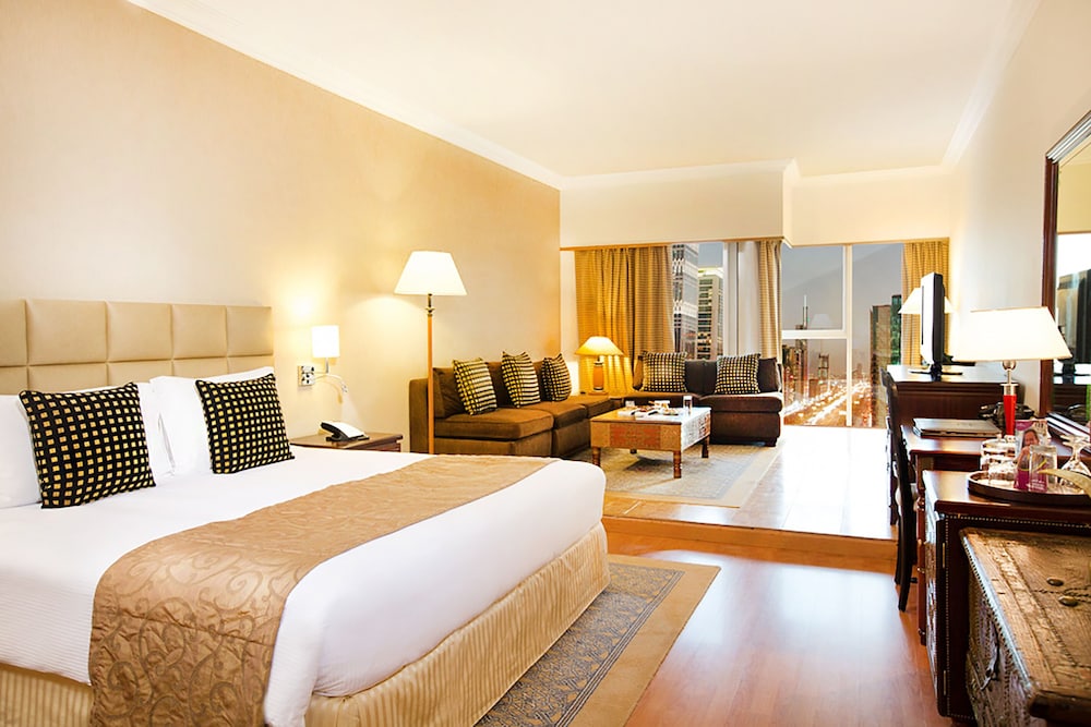 Family Suite (with Sheikh Zayed Road View) photo 1