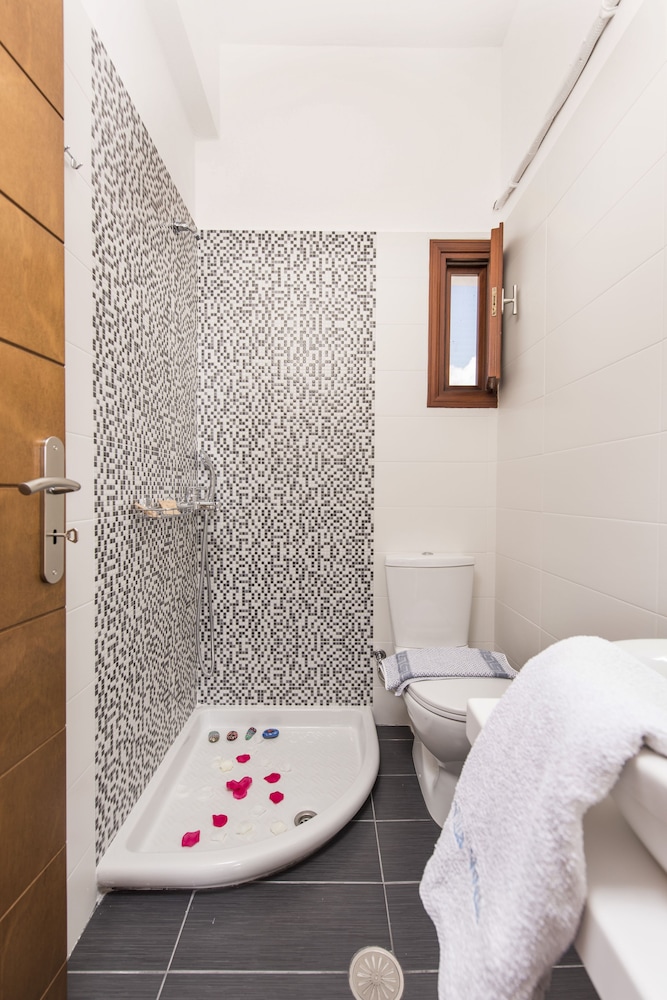 Standard Room - Photo 8