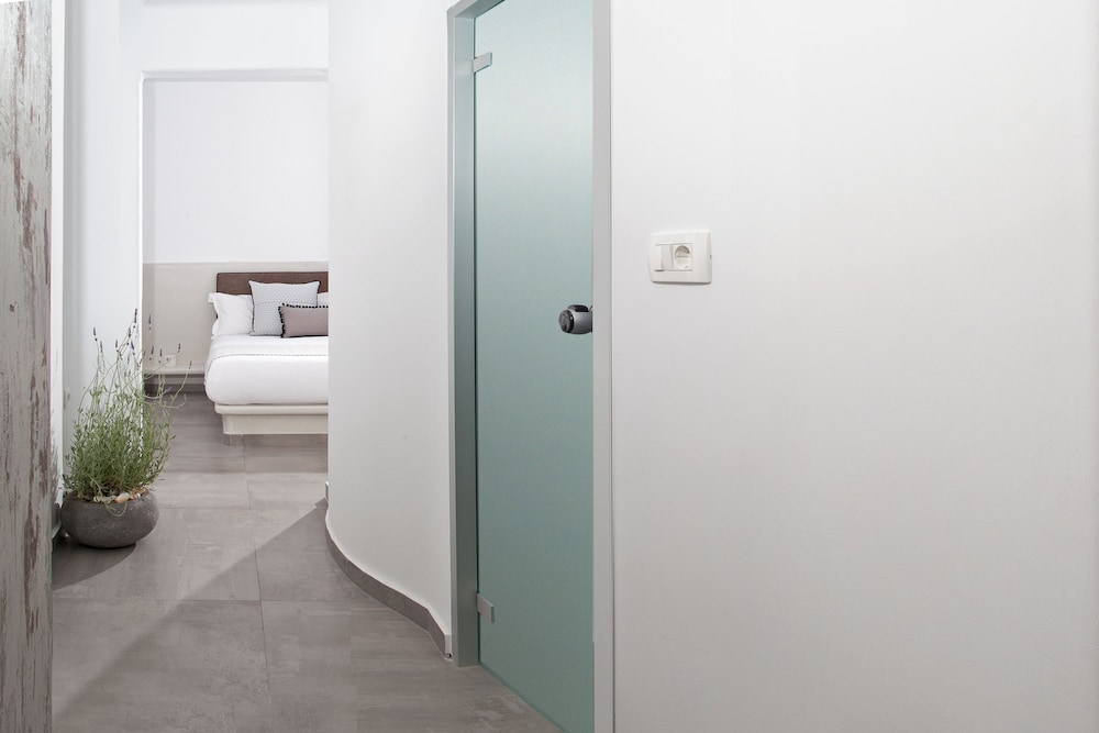 Superior Suite, Hot Tub (External) - Photo 4