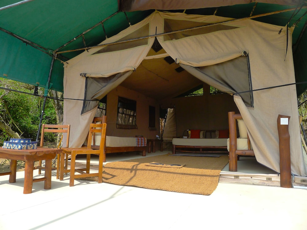Deluxe Tent photo 2