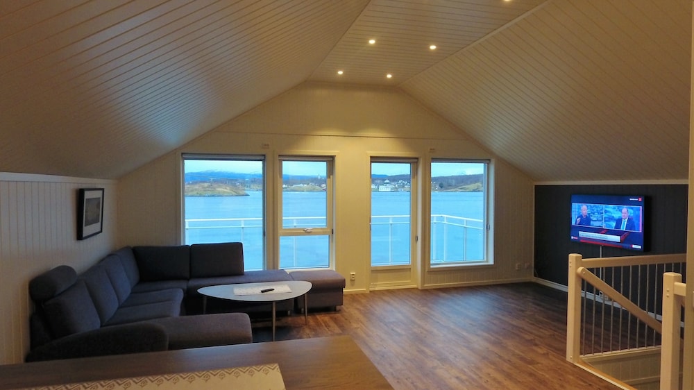 Apartment, 4 Bedrooms, Sea View photo 1
